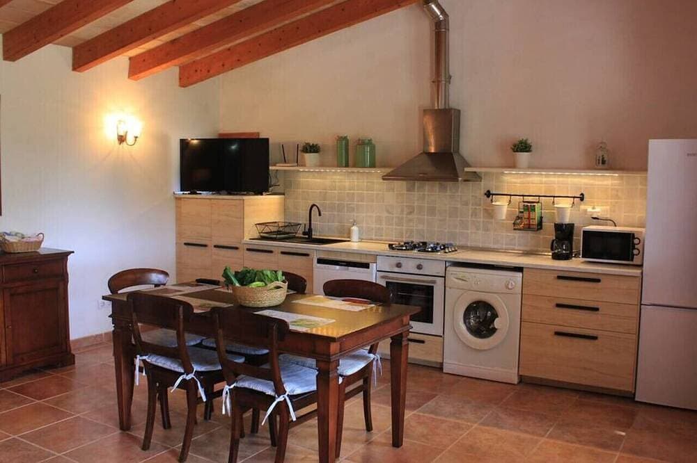Foto 13 von 19: Cosy Haus am Rande des Waldes, Im Bereich Pula (Free WIFI)