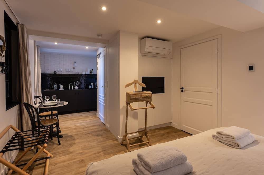 Foto 9 von 27: Passocean 1 - Suite in the Heart of Honfleur - Kingsize Bed - Airco