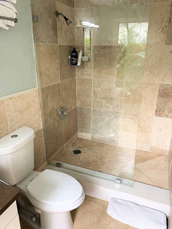 Foto 4 von 19: Ein sauberes, modernes Apartment mit Pool in einem sicheren Viertel von Fort Lauderdale.