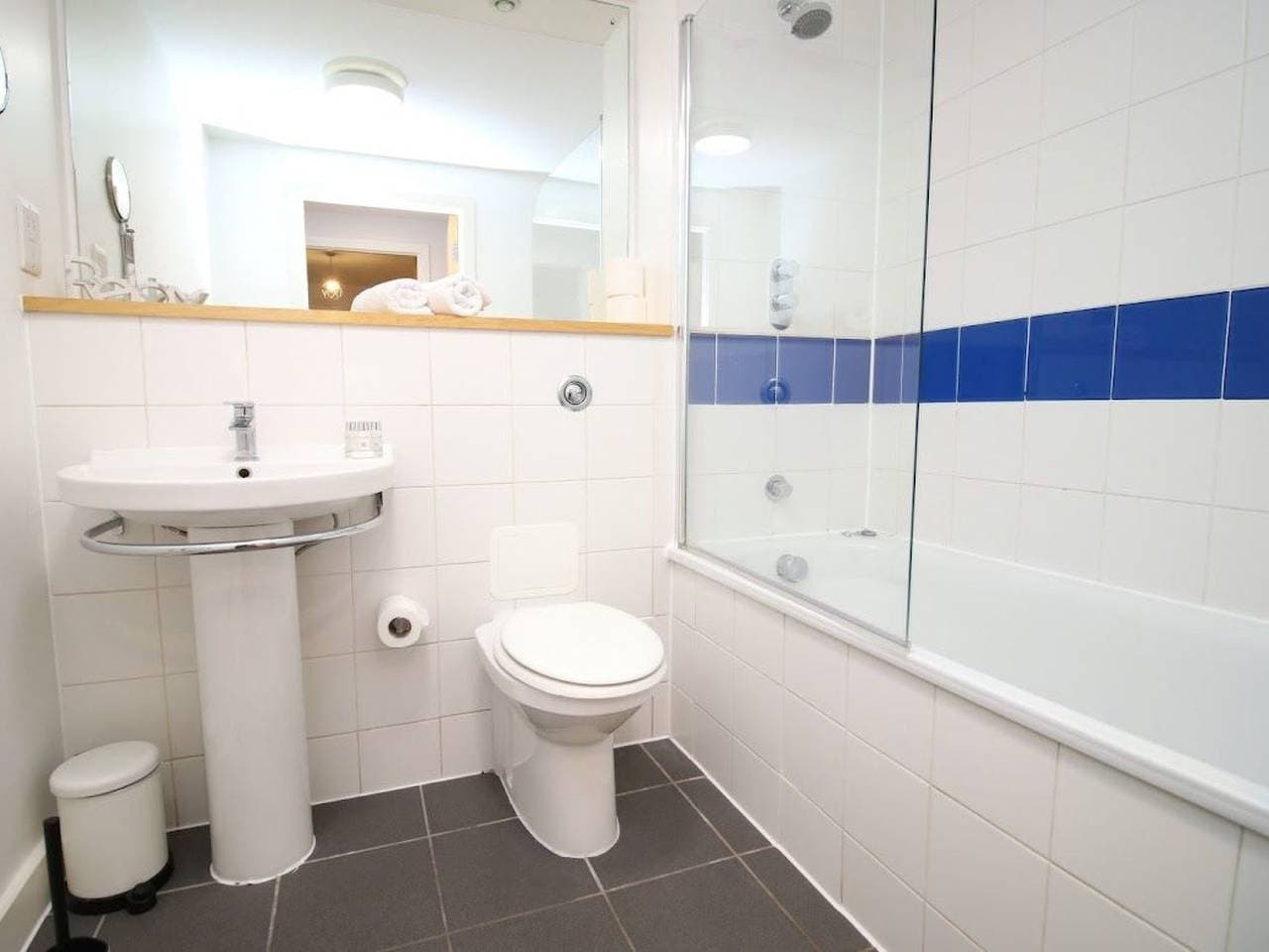 Foto 5 von 19: Zentrale Wohnung Bristol, 2 Betten, Balkon, Wi-Fi