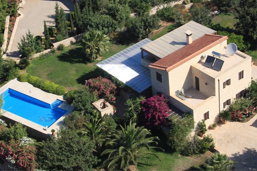 Foto 12 von 30: Villa Harmony, traumhafter Ausblick, Pool 12 m, Tischtennis, Natursteinvilla