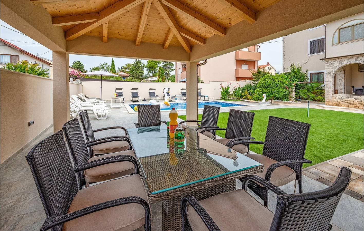 Foto 13 von 29: Reizende Ferienwohnung mit Pool, Terrasse und nur 2 km von Bijela Plaža entfernt