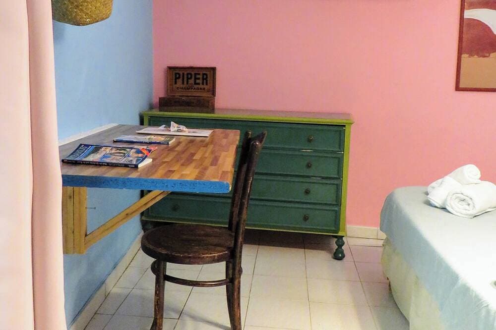 Foto 10 von 30: Großes, ruhiges Zimmer mit WLAN in der Mitte