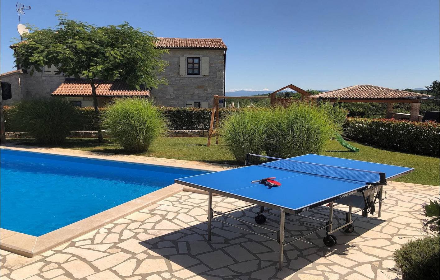 Foto 11 von 61: Stilvolle 250 m² große Ferienwohnung mit Pool, WLAN und Parkplatz in der Nähe von Kaštelir