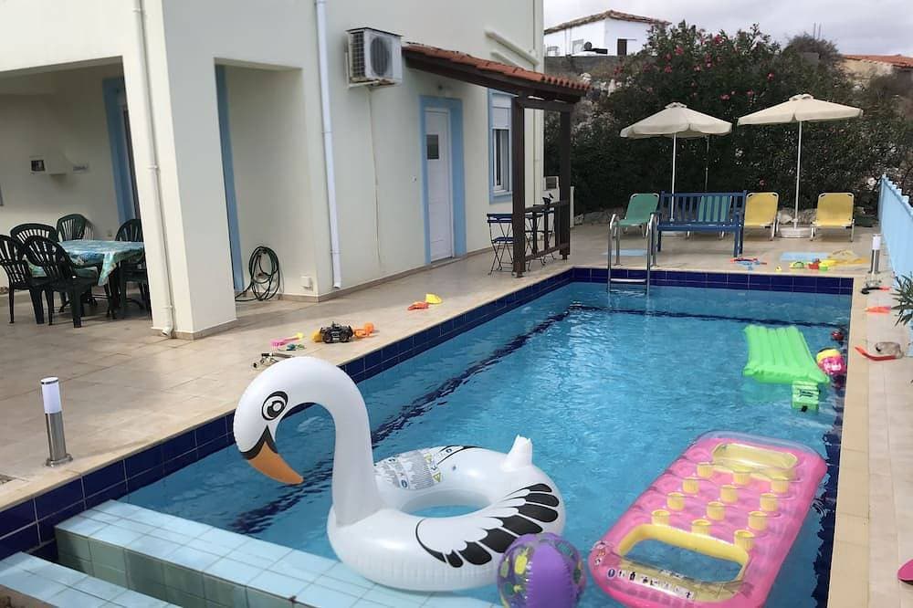 Foto 12 von 30: Atemberaubende Berge, Meerblick mit Pool Wifi in der Nähe von Geschäften und Angeboten zur Verfügung