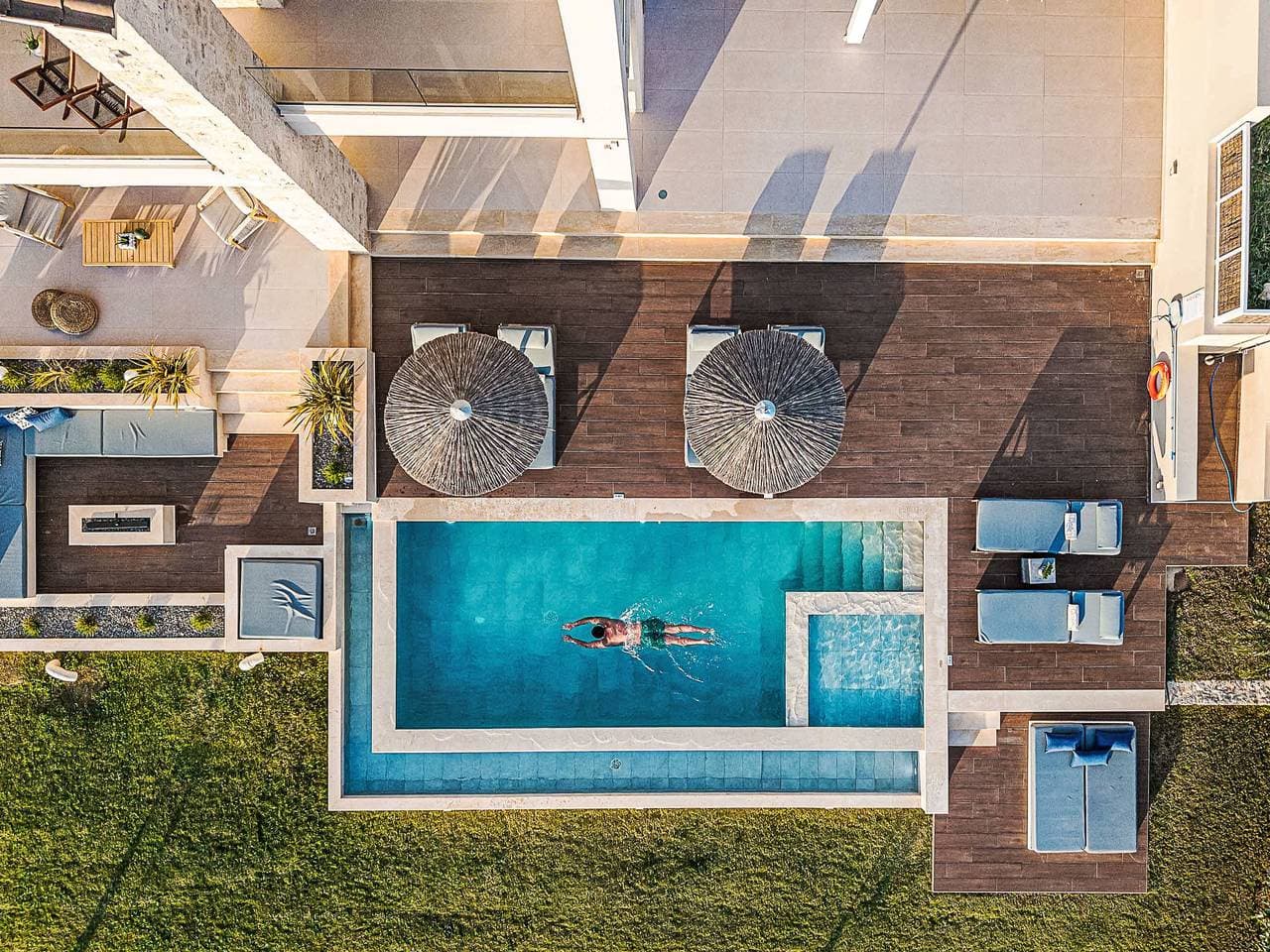 Foto 8 von 56: Villa Mare I ''Free'' Beheizter Pool, Unendlich blau