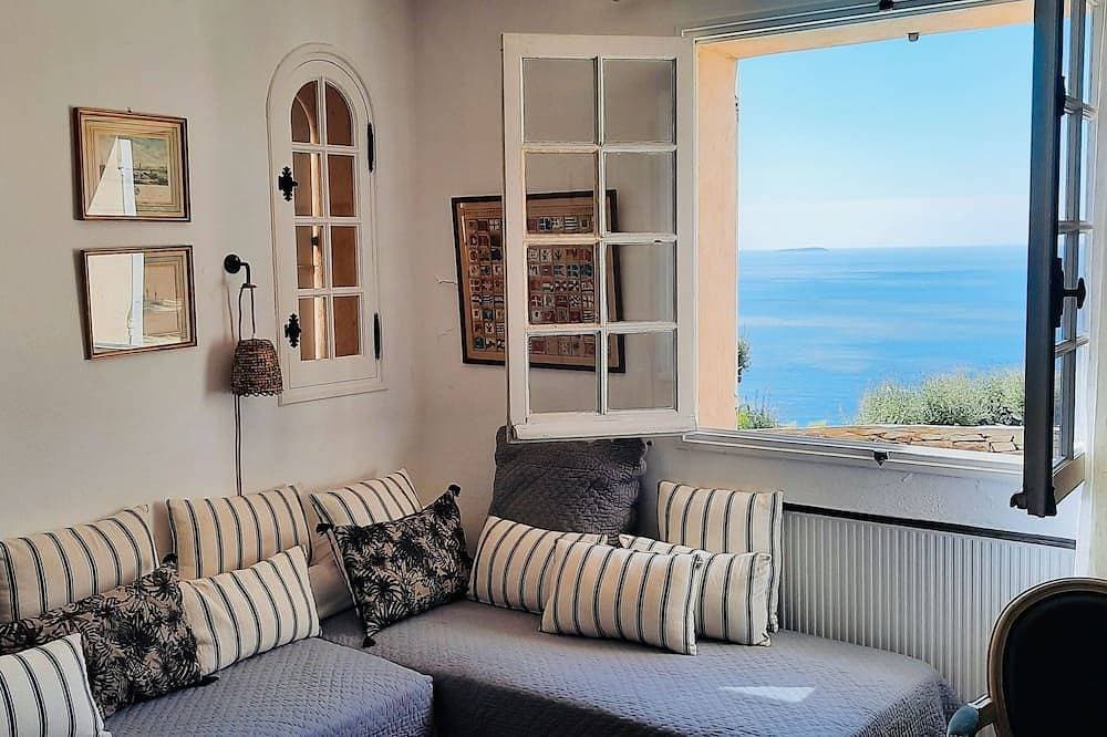 Foto 9 von 30: Large family home with exceptional views and swimming pool at Rayol Canadel