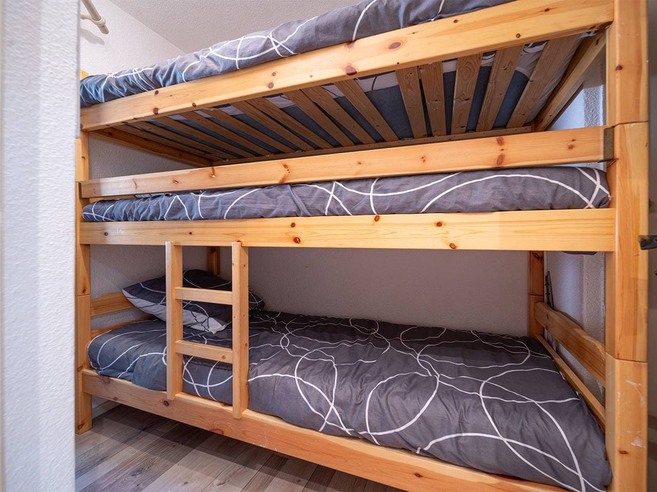 Foto 8 von 15: Gemütliches Studio-Apartment mit Balkon und Küche