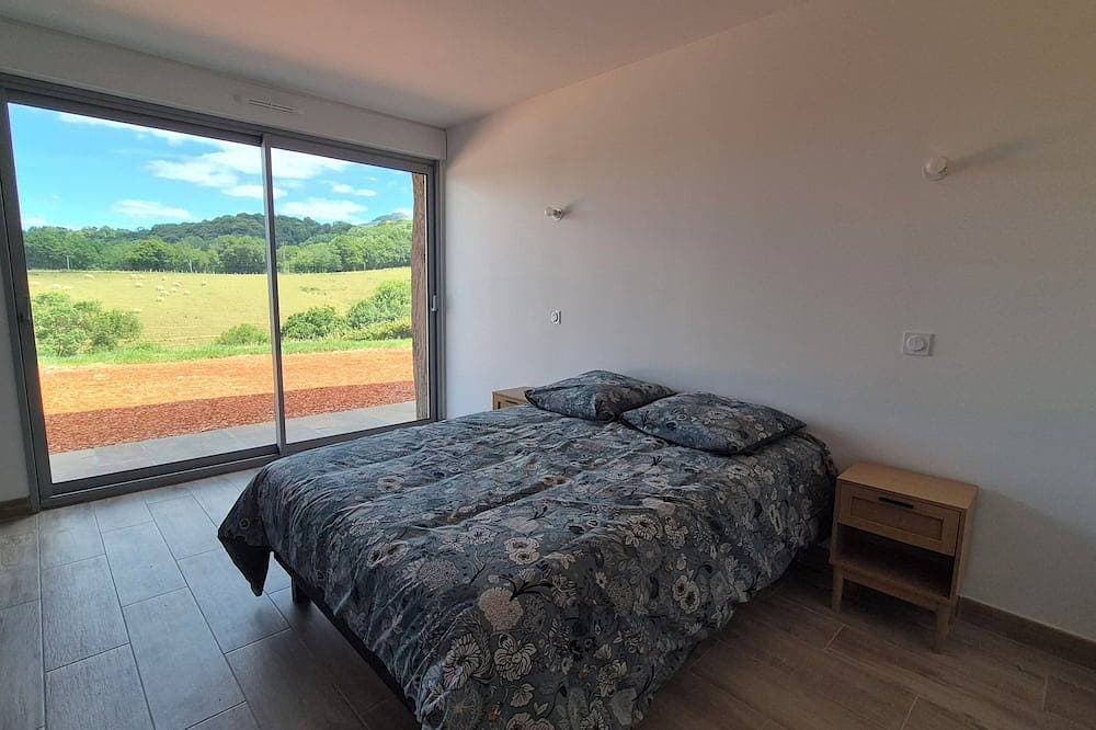 Foto 2 von 17: Completely renovated 18th century Basque farmhouse, in a quiet location with views of the hills.