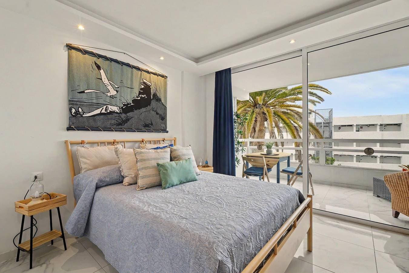 Foto 4 von 23: Ferienapartment 'Suit Atlántica' mit Meerblick, Pool und WLAN