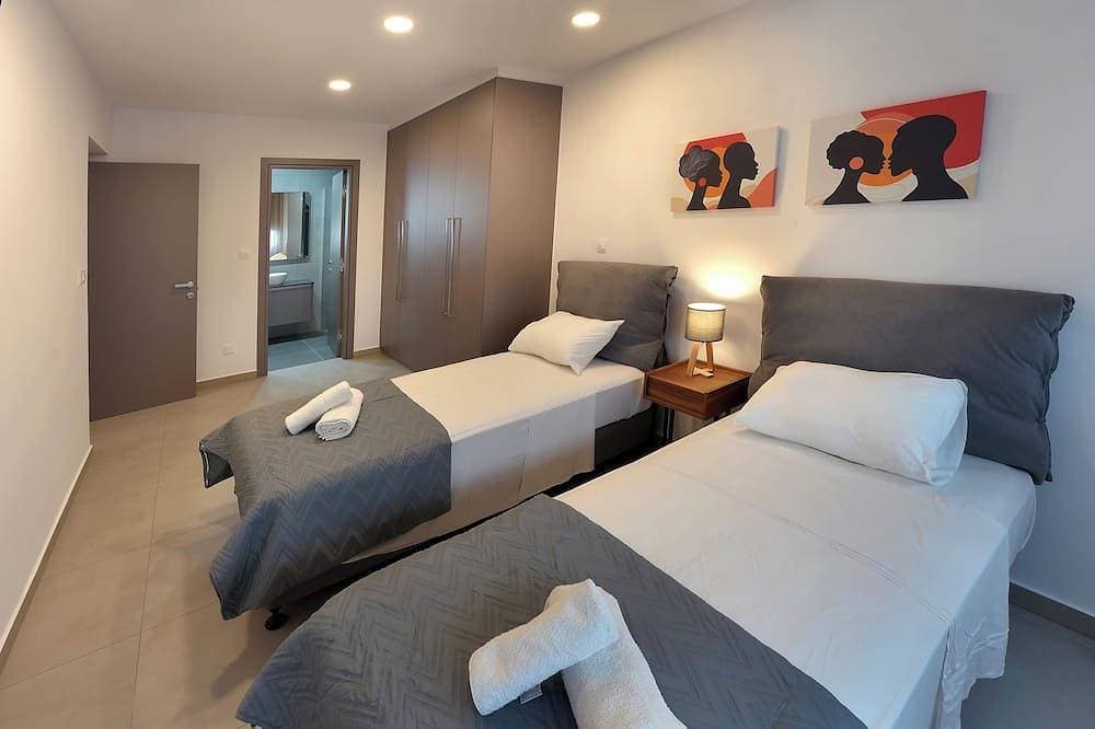 Foto 7 von 25: Dps4 Sun & Moon Luxury 4-bedroom Villa with Private Pool, in Vibrant Ayia Napa