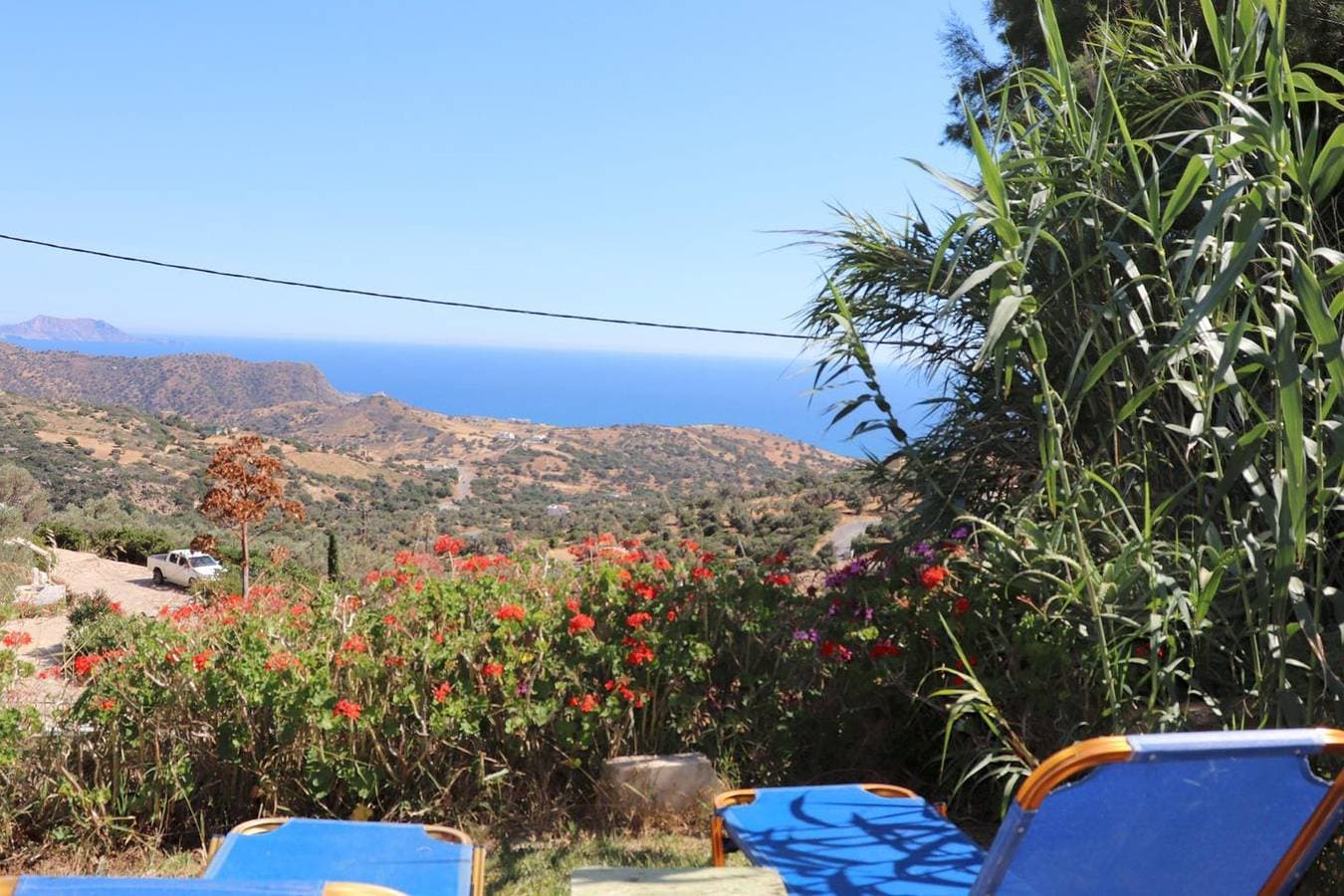 Foto 3 von 41: Panoramablick aufs Meer, fußläufig zum Strand, Wifi  - Ferienhaus Triopetra, Kreta