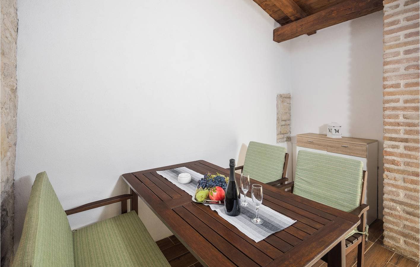 Foto 12 von 26: Gemütliche Ferienwohnung mit Terrasse, Parkplatz und WLAN in der Nähe von Sveti Lovrec
