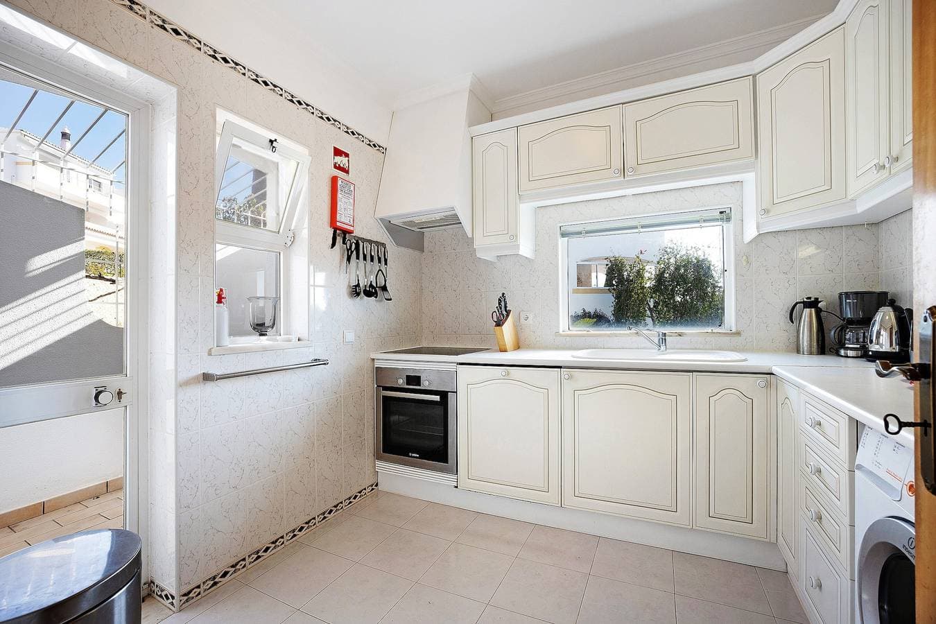 Foto 13 von 37: Ferienhaus "Primavera" mit Meerblick, Pool, WLAN, A/C, Terrassen & Garten