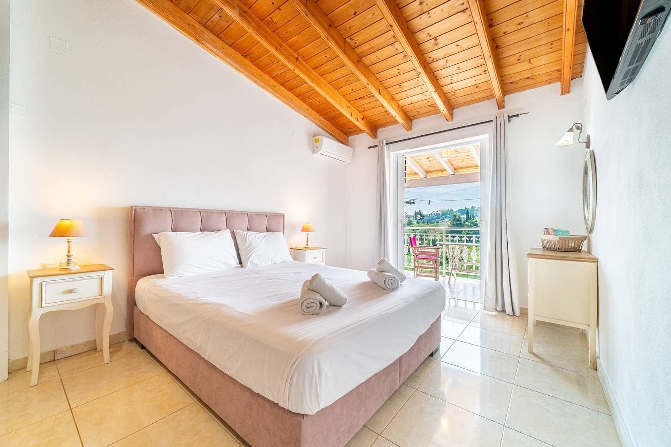 Foto 4 von 23: Einzimmerapartment 'Arianna Deluxe Studio 21' mit Meerblick, Gemeinschaftspool und WLAN