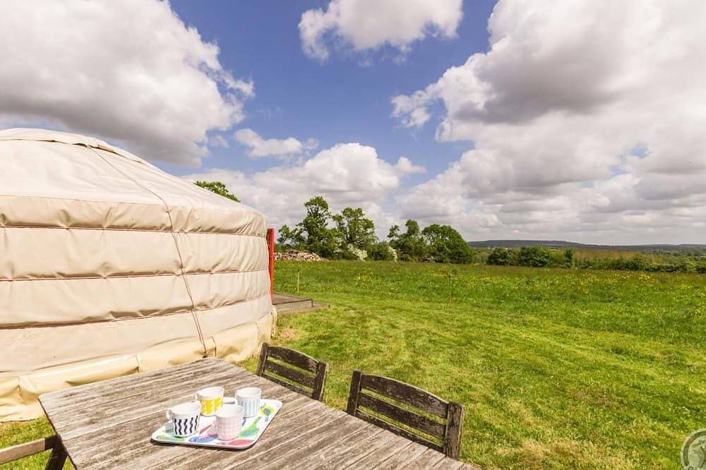 Foto 9 von 17: Yurt-Aufenthalt mit Terrasse und Panoramablick in Denneville