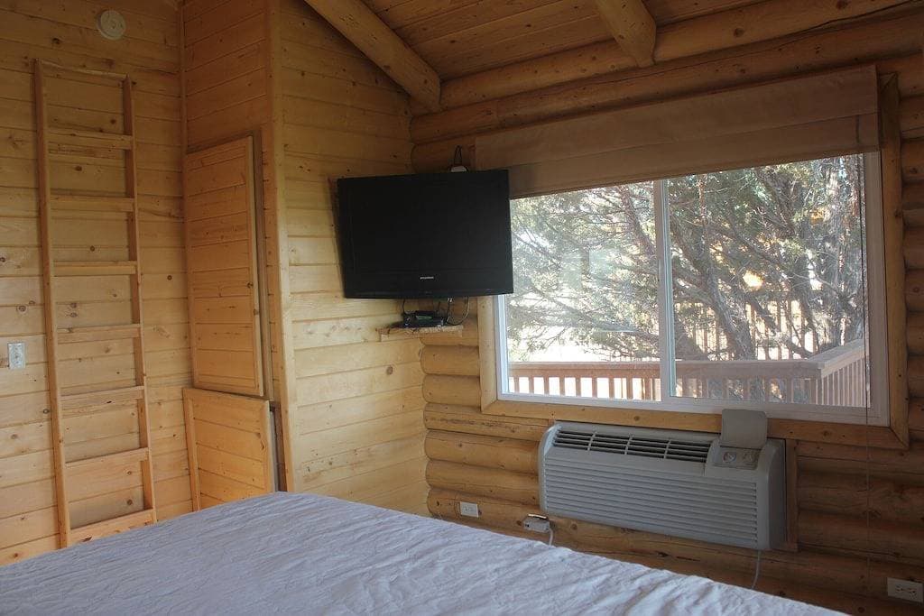 Foto 9 von 26: Blockhaus auf 280 Acre Sevier River Ranch - 1 Kingsize-Bett
