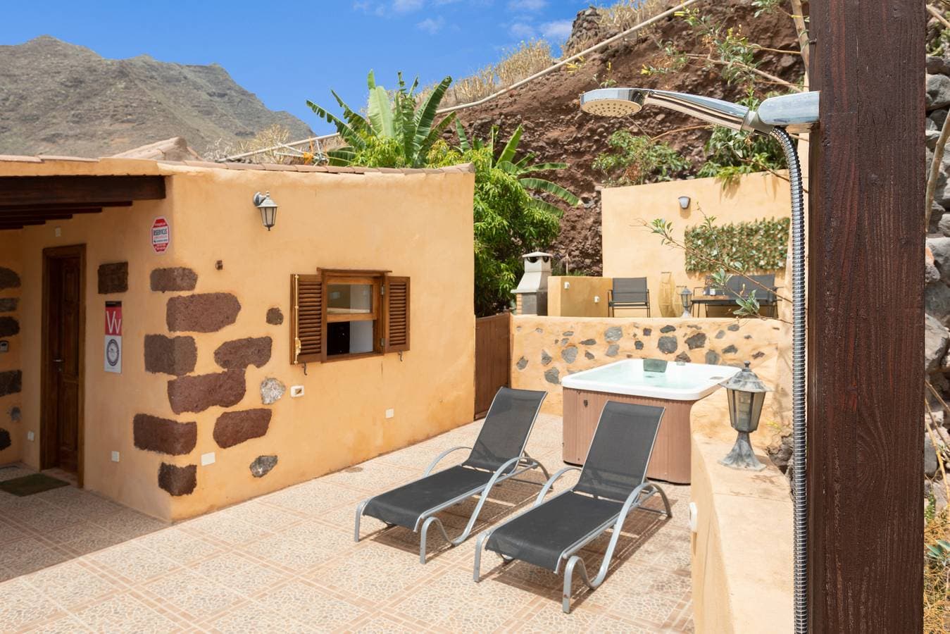 Foto 5 von 34: Häuschen mit Jacuzzi, High Speed Wifi, Smart-TV, Netflix und BBQ