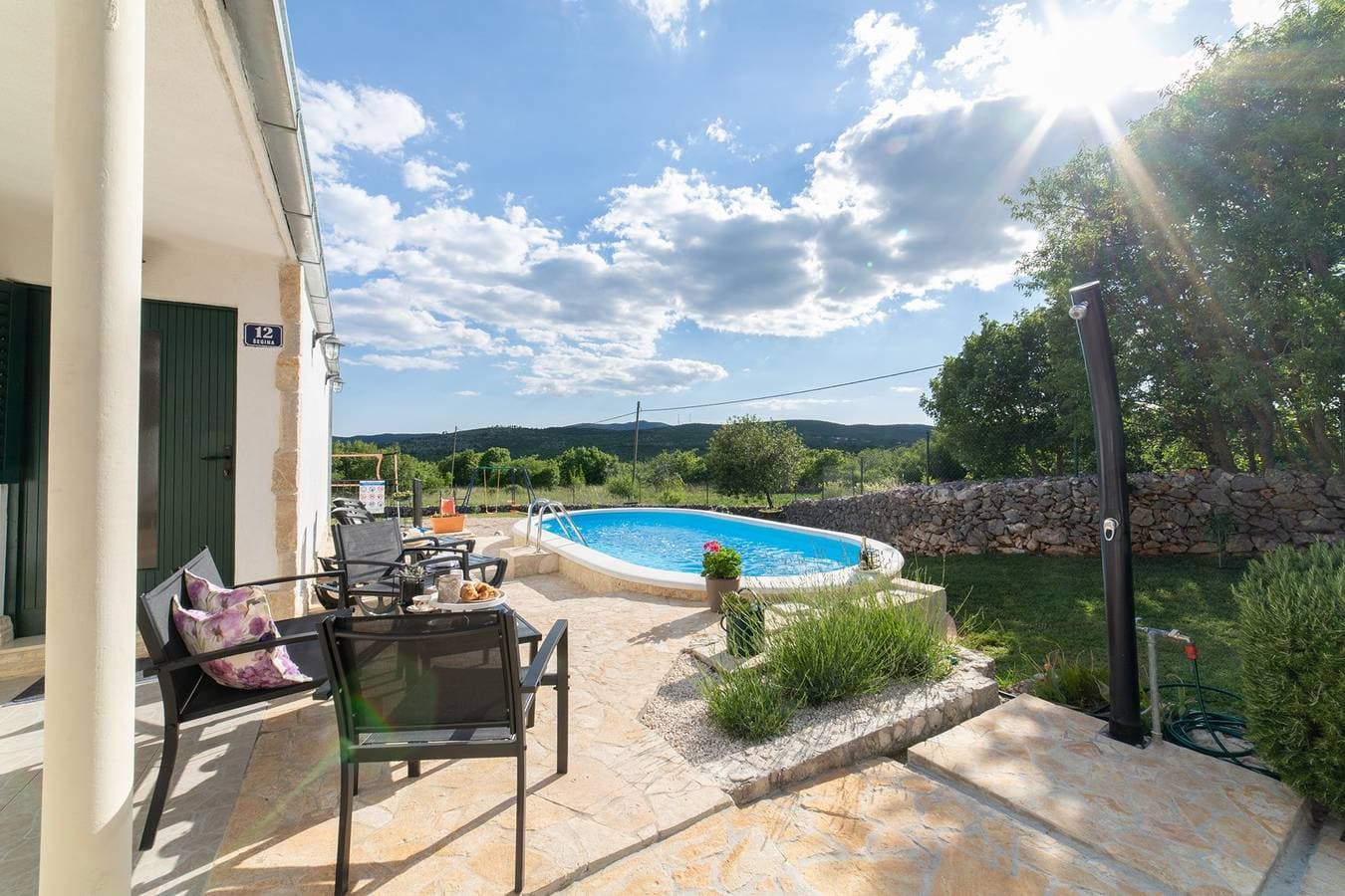 Foto 13 von 29: Ferienhaus mit zwei Schlafzimmern und Pool