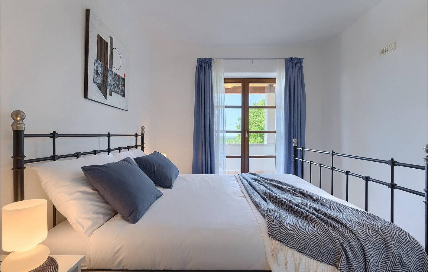 Foto 8 von 58: Gemütlich, nur 2 km von der Küste entfernt: Pool, Klimaanlage, WLAN, Waschmaschine und Parkplatz – der perfekte Urlaubsort!