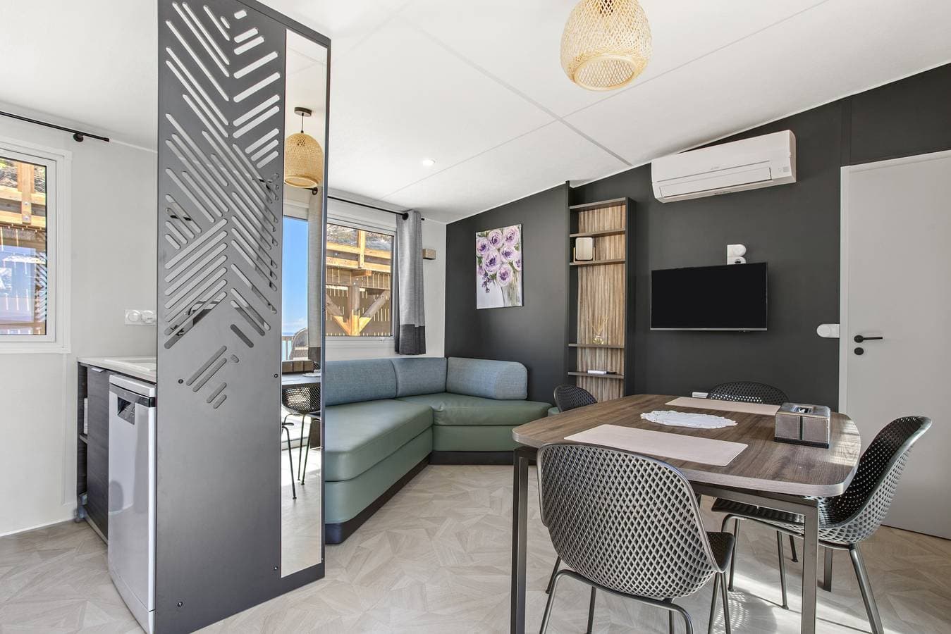 Foto 8 von 41: Bungalow 'Domaine Ile D'or, Segur 8' mit Meerblick, Gemeinschaftspool und privater Terrasse