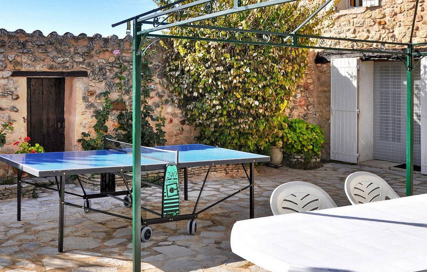 Foto 7 von 28: Apartment mit Bergblick, Pool und Annehmlichkeiten