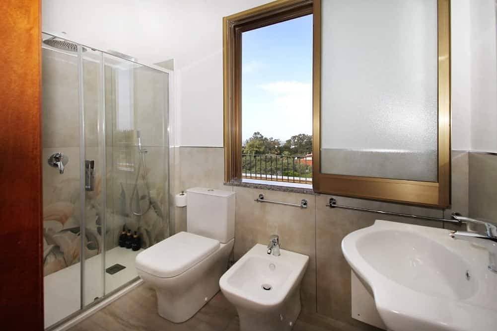 Foto 8 von 25: Giardino al Mare di Anna ist eine Wohnung im dritten und letzten Stock eines alten Herrenhauses, umgeben von der Landschaft der Piana di Caronia und nur wenige Schritte vom Meer entfernt.Die Unterkunft besteht aus einer großen Wohnküche mit Schlafsofa,