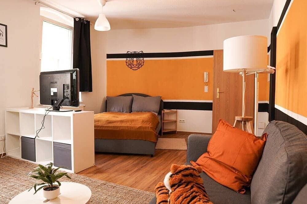 Foto 3 von 16: FullHouse | Halle | T28 Tiger Apt.