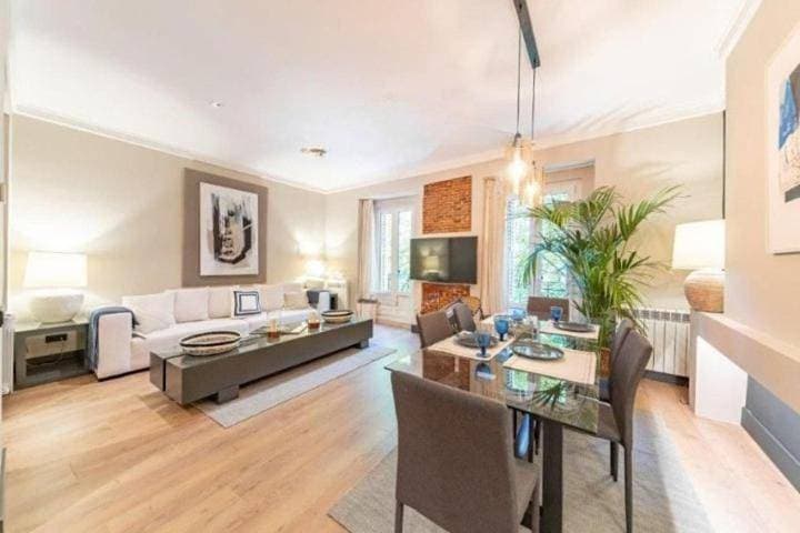 LUXURY 3BR APARTMENT IN LUX LOCATION 1