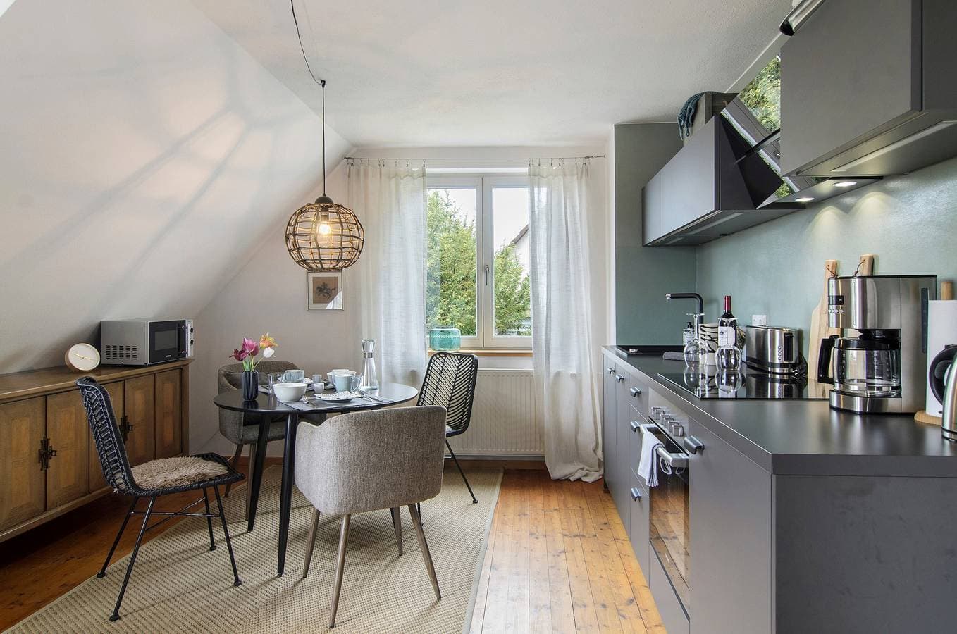 Foto 3 von 32: Ferienwohnung 'Gute Nacht In Der Acht' mit Seeblick, Privatem Garten und Wi-Fi