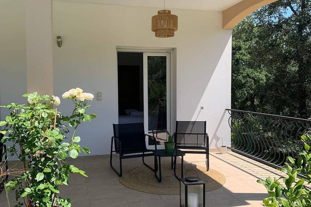 Foto 5 von 7: Les Albères Bed & Breakfast Suite with a view of the pool and terrace