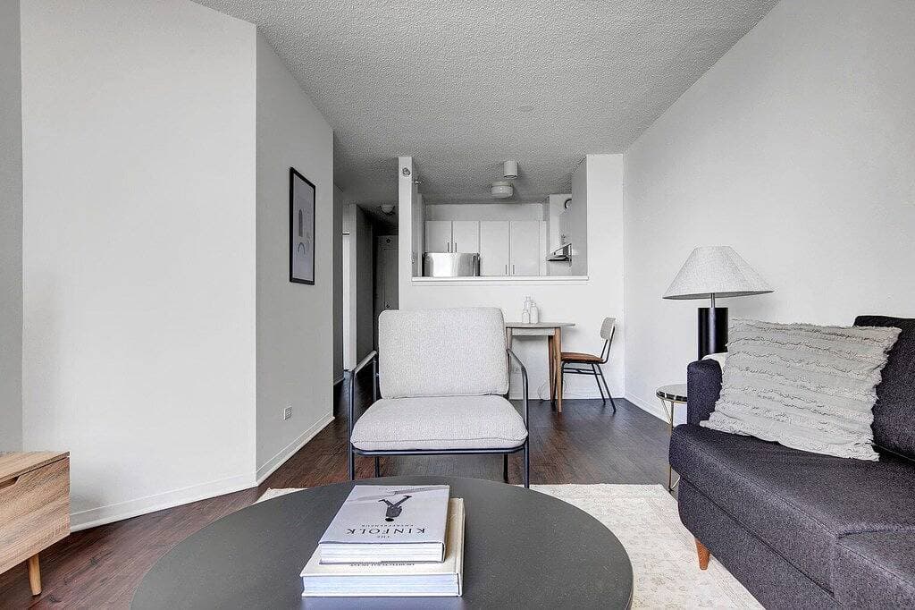Foto 12 von 22: Modern Streeterville 1Br w/ Gym, Pool, walk to Navy Pier, by Blueground