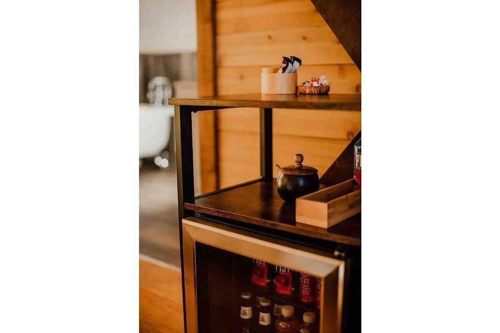 Foto 11 von 22: Waterfront Glamping Suite w Private Deck #3
