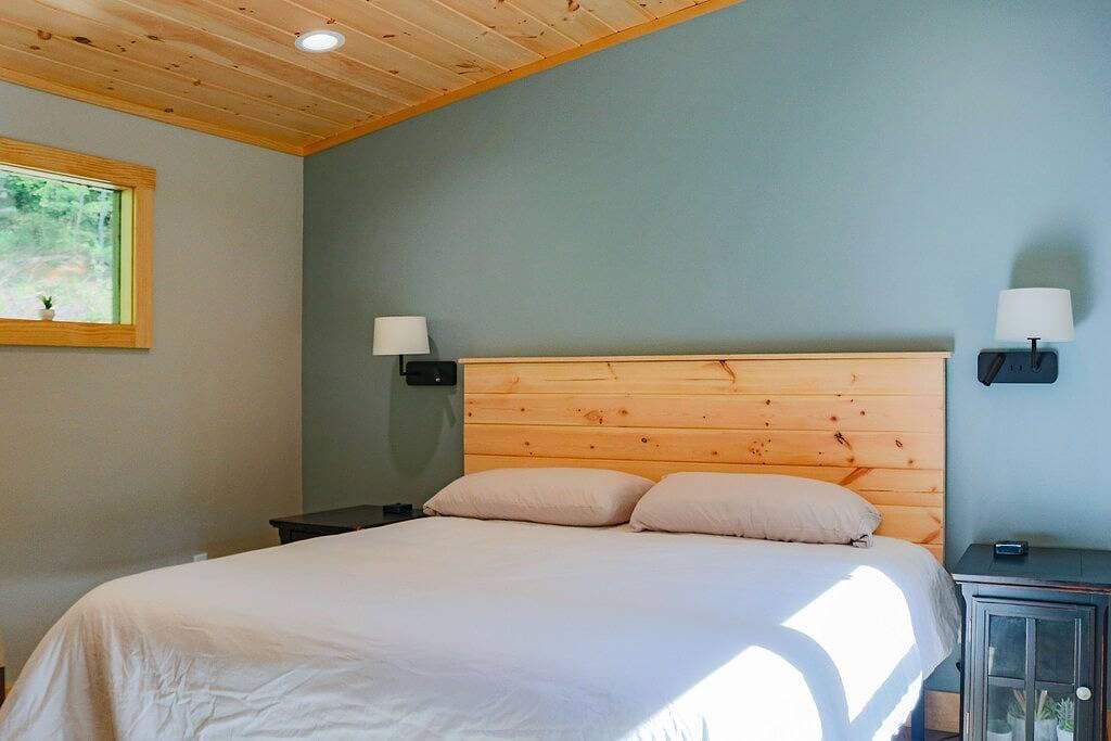 Foto 3 von 22: Modern Smoky Mtn Cabin w/ Hot Tub & Fire Pit | Near Bryson City