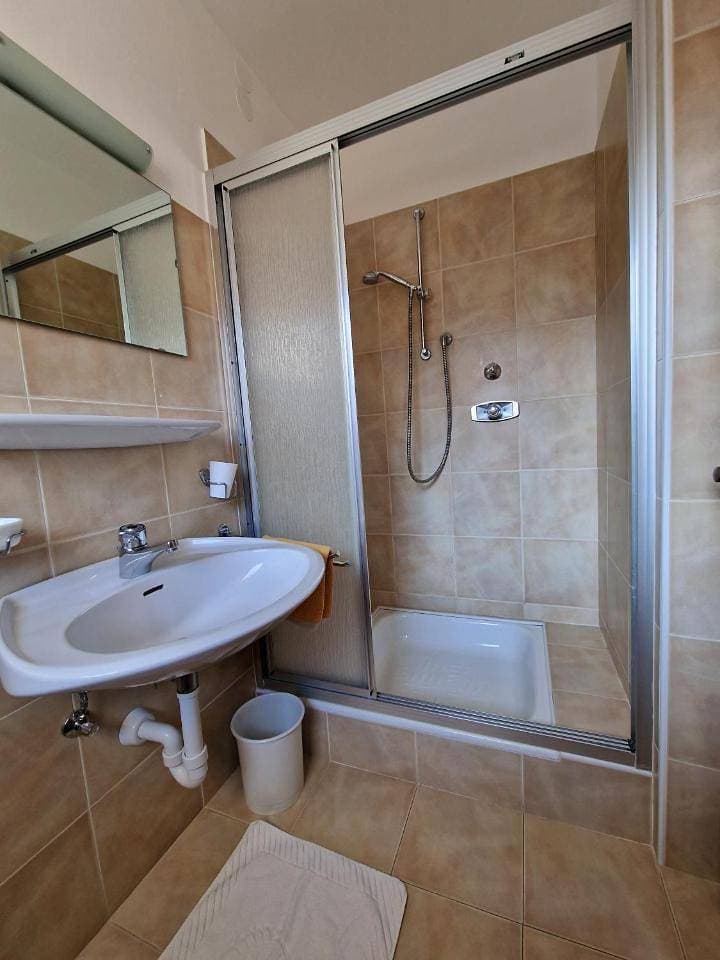Foto 9 von 12: Double Room with Private Bathroom