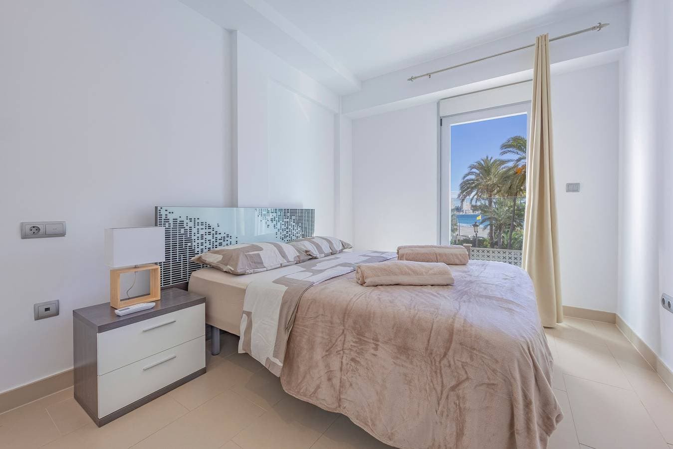 Foto 13 von 29: Ferienwohnung 'Playa De Poniente 1-5' mit Meerblick, Wi-Fi und Klimaanlage