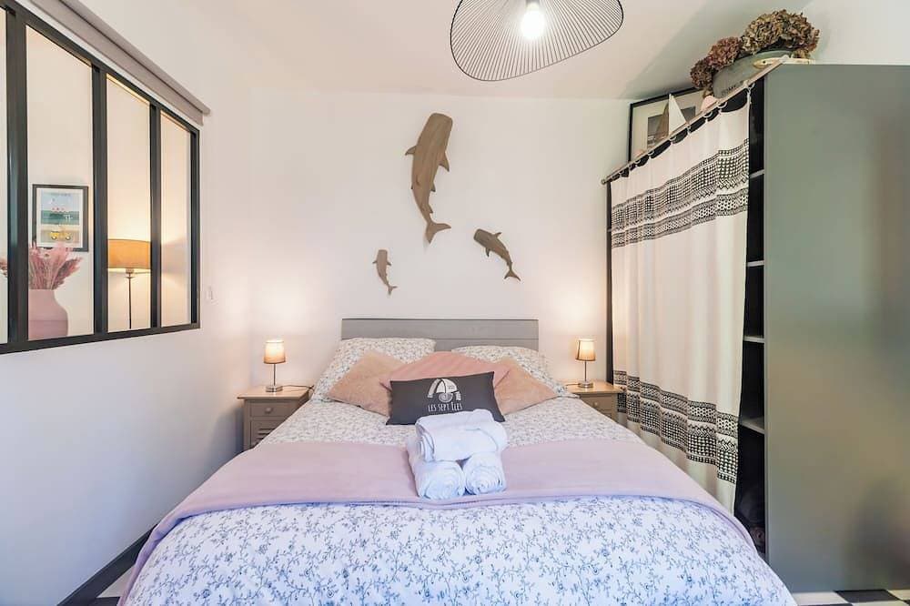 Foto 2 von 30: Brittany, Perros-Guirec, pink granite coast, Trestraou beach, luxury apartment