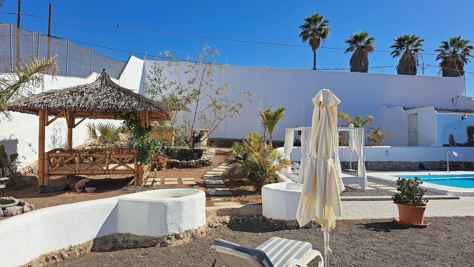 Foto 8 von 22: Schönes 1 Bedroom Apartment - Free Wifi - große Terasse mit Aussicht auf das Meer