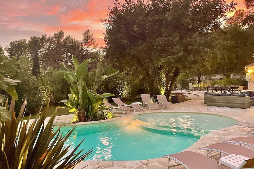 Charmantes Anwesen: 28 °C Pool, Spa, Ideale Familien 1