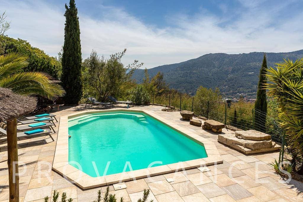 Foto 10 von 53: Große Villa mit Pool nördlich von Nizza in der Nähe von Contes