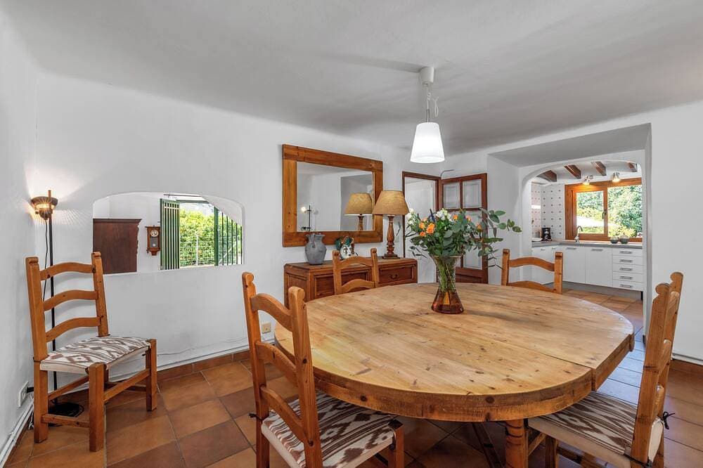 Foto 10 von 25: Traditionelles mallorquinisches Haus mit atemberaubendem Blick auf die Berge.