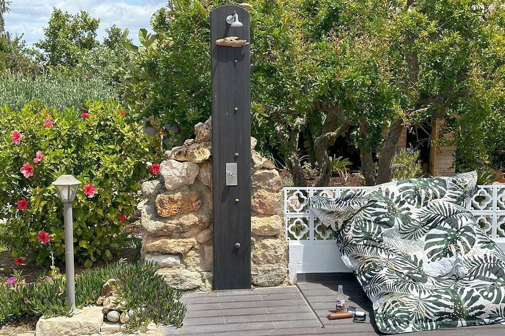 Foto 10 von 30: Haus am Hang, Meerblick, privater Pool, großer angelegter Garten