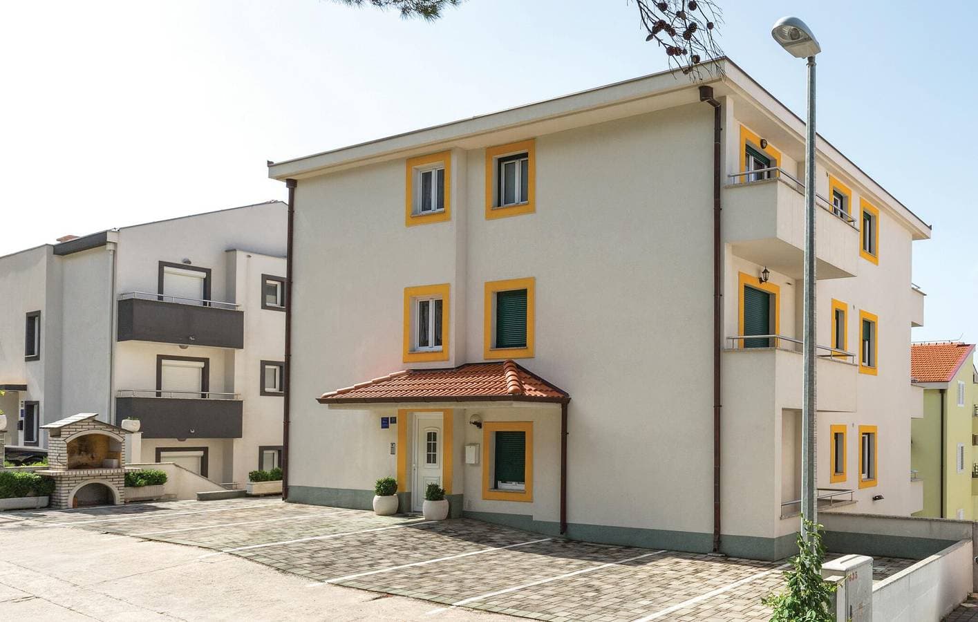 Foto 3 von 22: Urlaub am Meer: Modernes Apartment mit Terrasse, Parkplatz und WLAN in Makarska