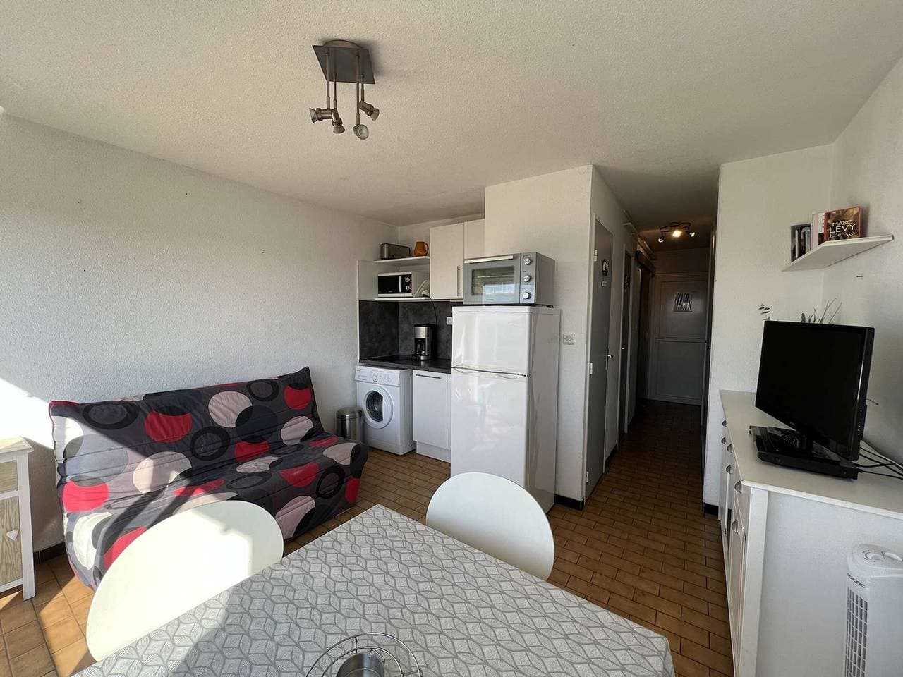 Foto 4 von 10: T2-Wohnung mit Aufzug, Waschmaschine, Parkplatz und Terrasse in Strandnähe