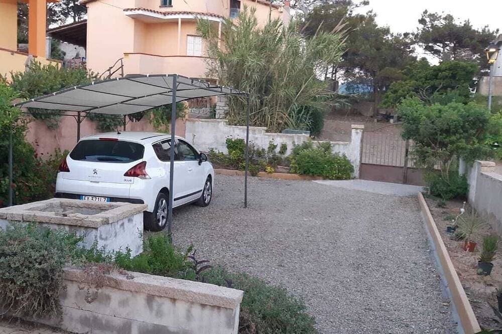 Foto 7 von 30: Casa Valentina (Loc. Porto Palma) mit Veranda und Garten, mt. 150 vom Strand entfernt
