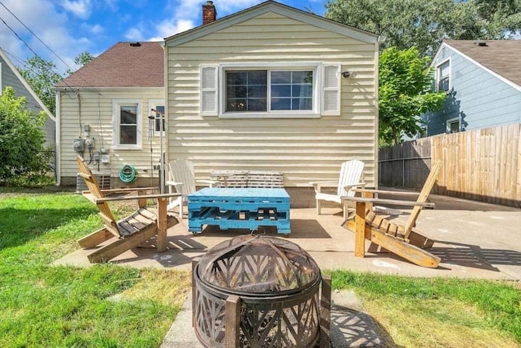 Foto 3 von 29: The Woven Oak - Gorgeous & Cozy Cottage with Game Room, Bar & 2 Full Baths