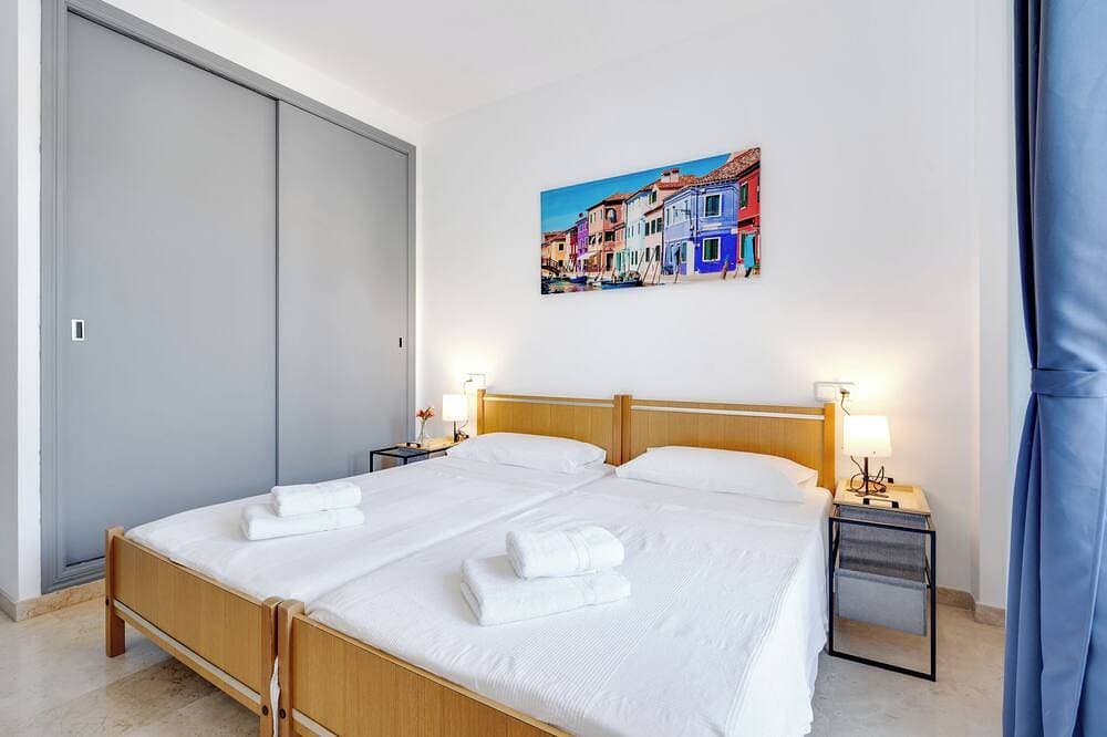 Foto 8 von 30: Tolle Villa Mit Pool, Grill, WLAN, Strand, Meer, 3 Schlafzimmer + 3 Bäder