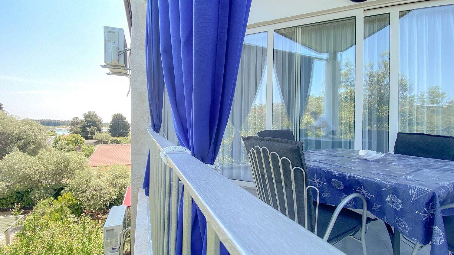 Foto 3 von 25: Charmantes Apartment nur 80 Meter bis zur blauen Adria mit privatem Balkon, Klima, WiFi