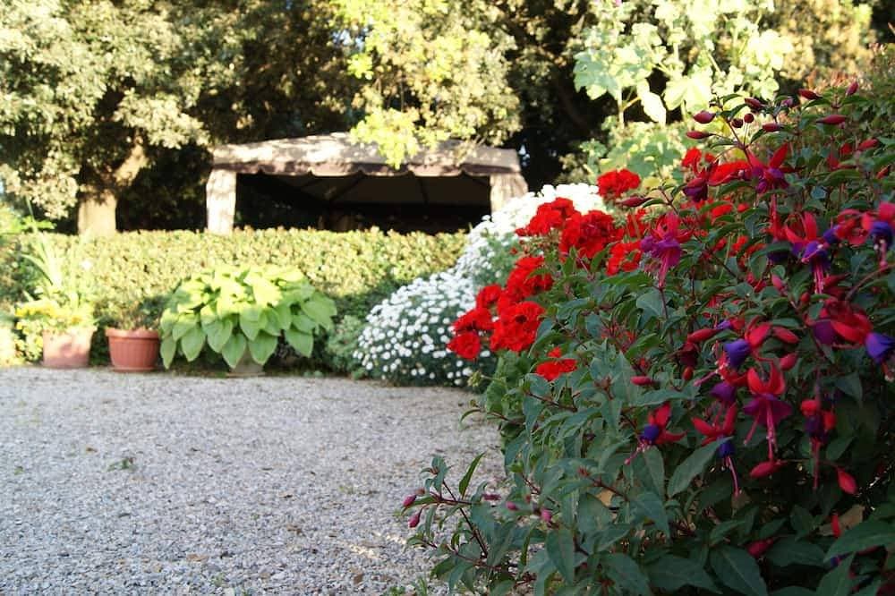 Foto 8 von 30: 6 Holiday Ribocchi: Depandance Gericht privaten eingezäunten