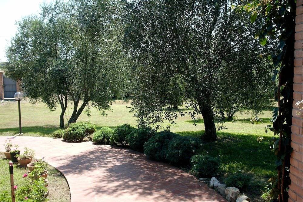 Foto 10 von 28: Casa Santina Haus in einem großen mediterranen Garten befindet